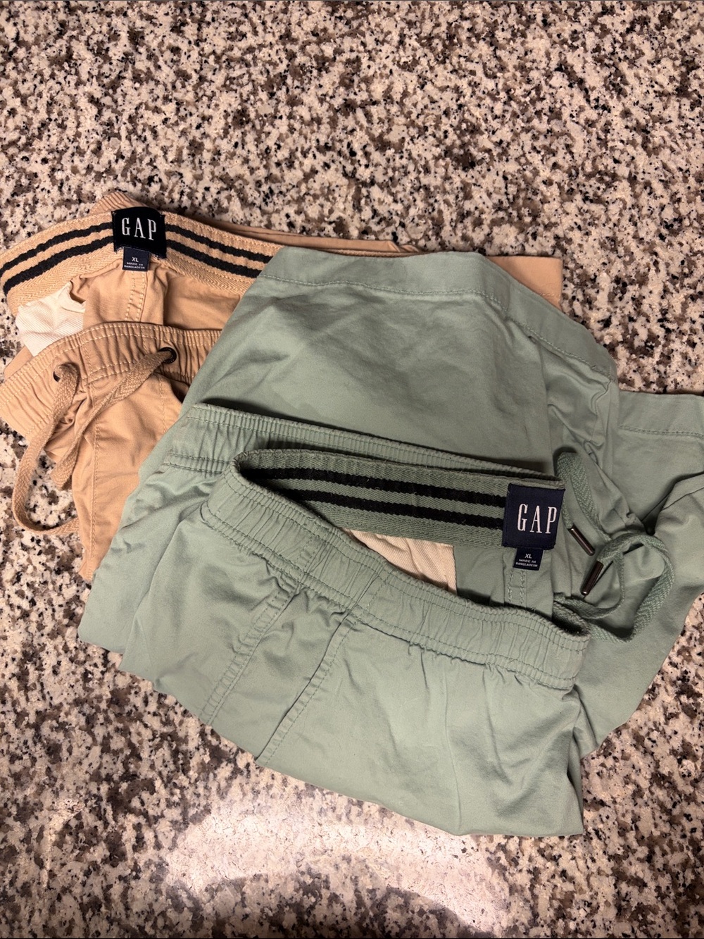 GAP Men's Drawstring Shorts - Sage & Khaki